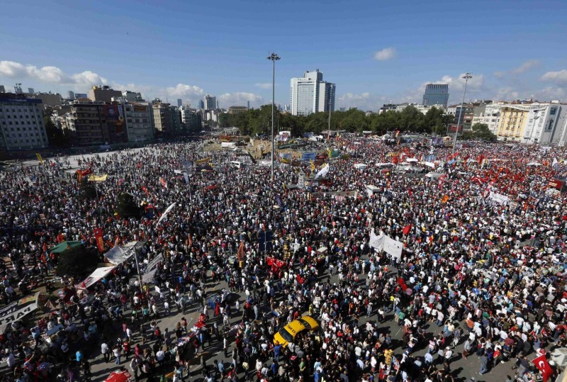 Middle East Today: Turkey — No Resolution Amid Rival Demonstrations