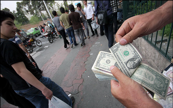 Iran Daily: Historic Currency Slump Continues