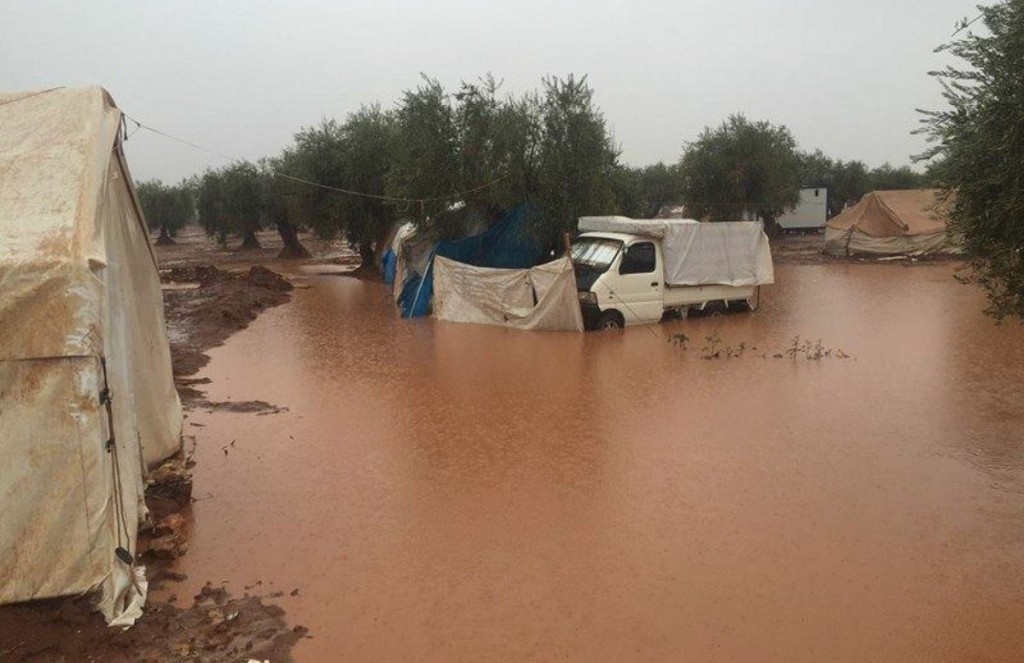 syria-flooded-dp-camp-01-11-16-2