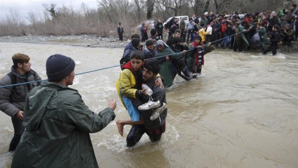 refugees-at-greece-macedonia-border