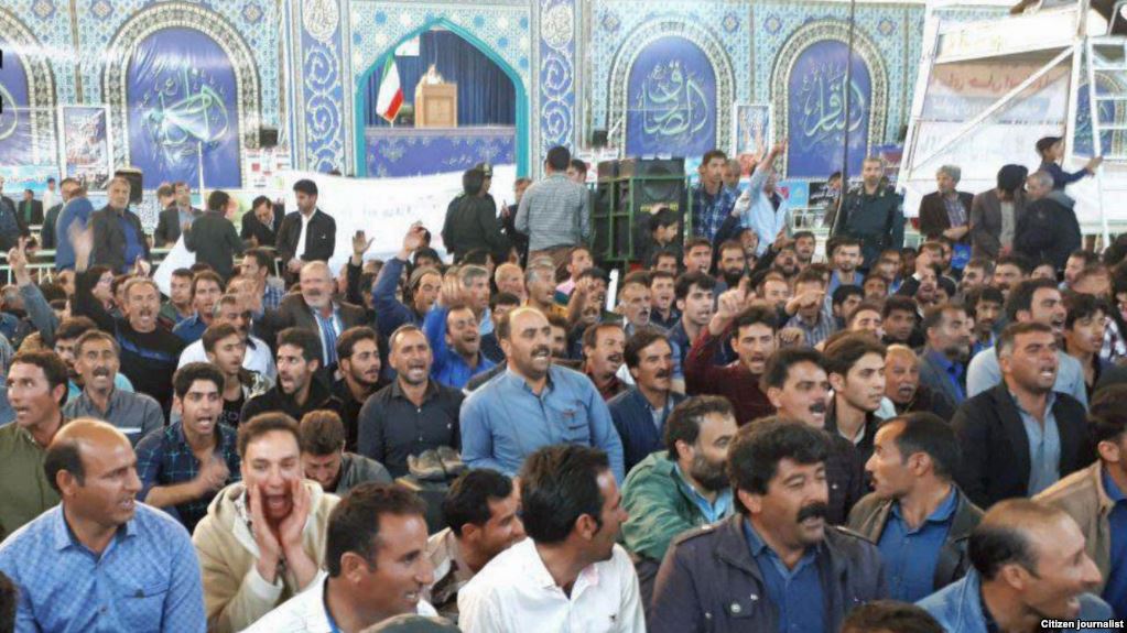 Iran Daily: Farmers Protest at Friday Prayers