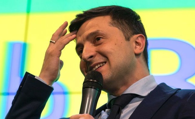 Comedian Leads Ukraine Presidential Election — But It’s Moscow Who May Be Laughing