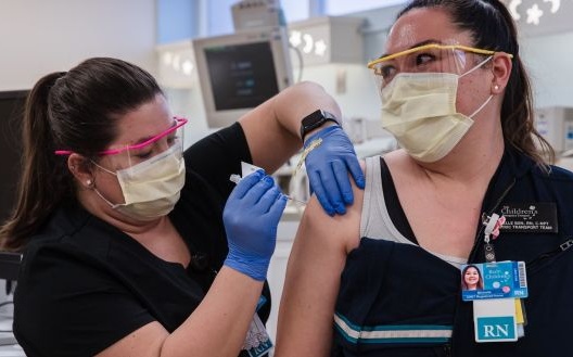 UPDATED Coronavirus: New US Deaths Record; FDA to Approve Moderna Vaccine