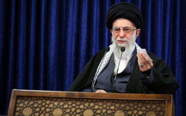 Iran’s Supreme Leader Exploits Turmoil in Washington: “Even Their Friends Are Making Fun of Them”