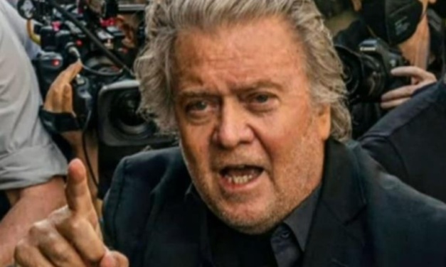 Bannon Indicted in New York Over “Trump’s Wall” Fraud