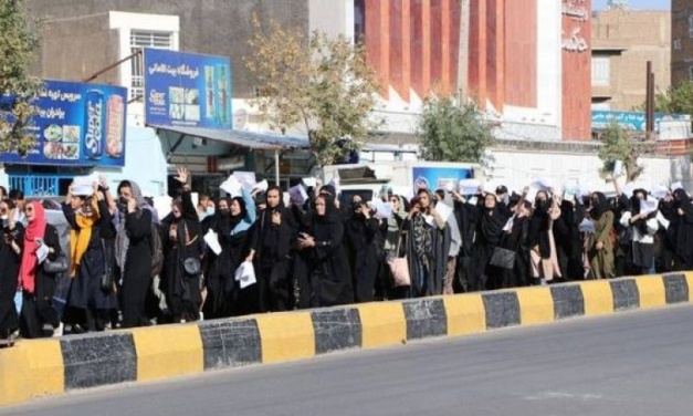 Afghanistan: Taliban Beat Women Who Were Protesting A Suicide Bombing