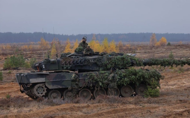 Ukraine War, Day 334: Germany Foreign Minister — Poland Can Send Battle Tanks to Kyiv